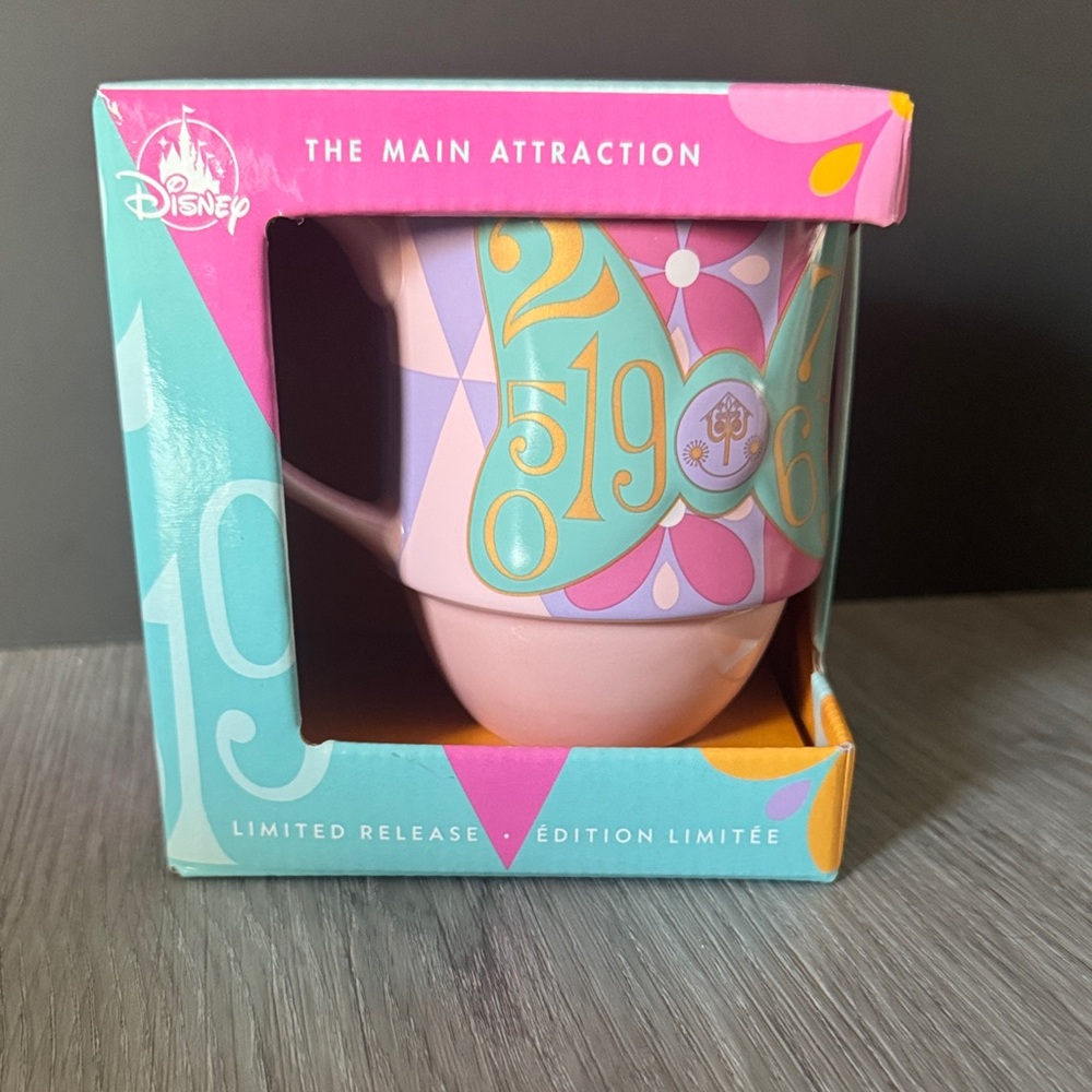Disney Minnie’s Main Attraction Limited Edition 4/12 Mug It’s a Small World NIB